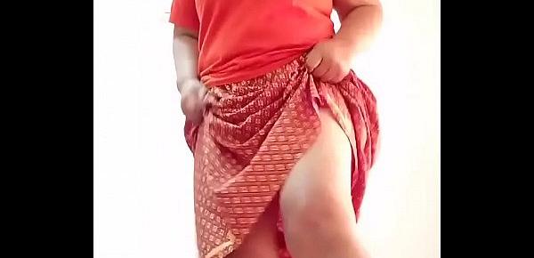  Thai aunty seductive dance